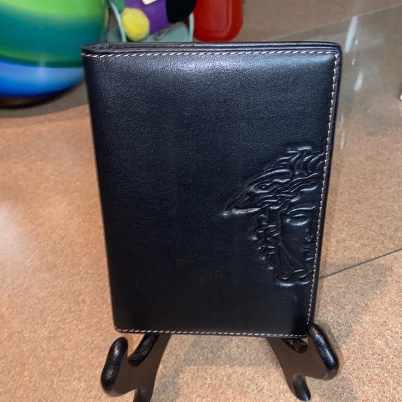 Gianni Versace Medusa Bi-Fold Wallet - Picture 3 of 9